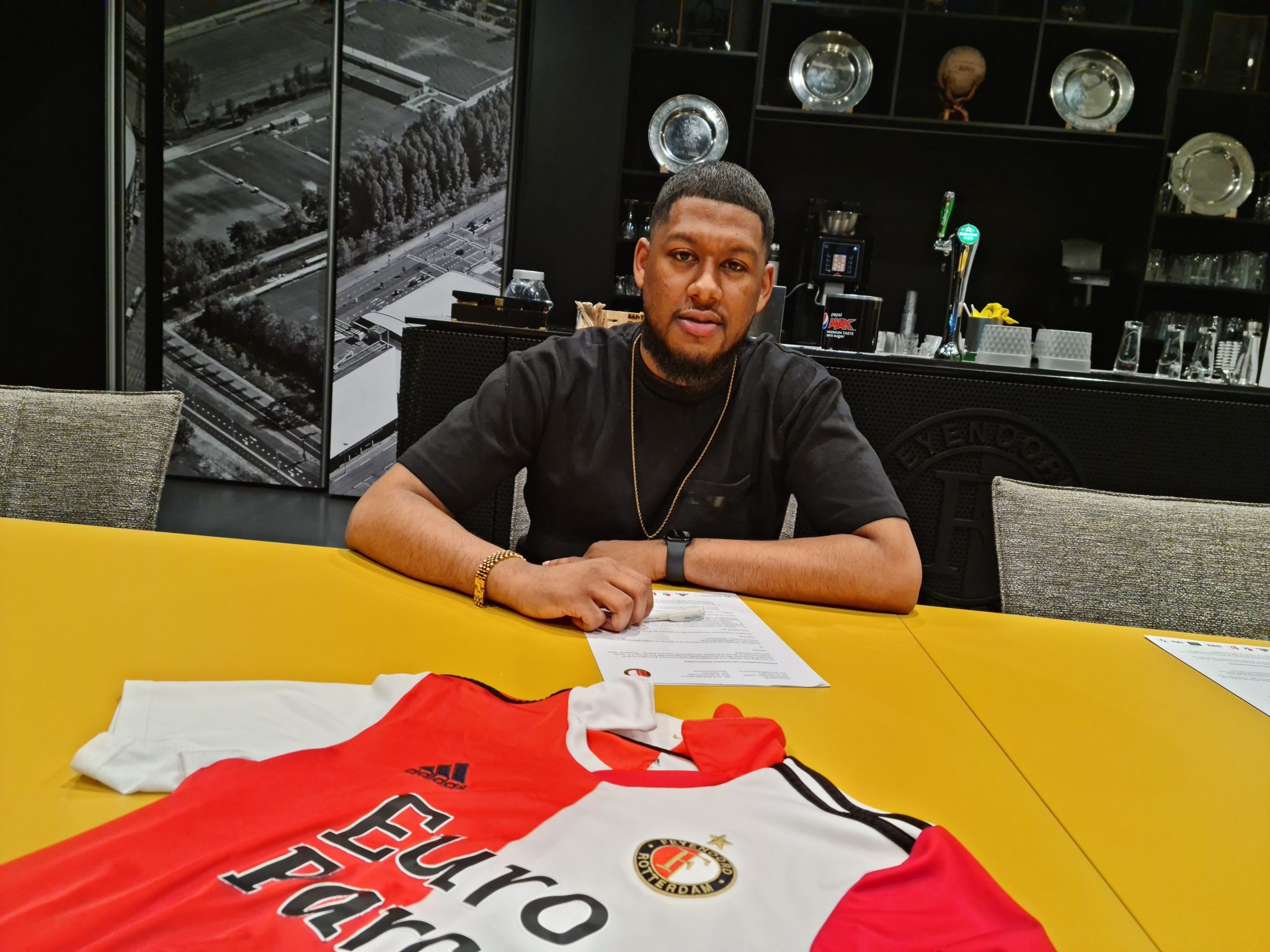 Raoul Gangadin tekent contract bij SC Feyenoord